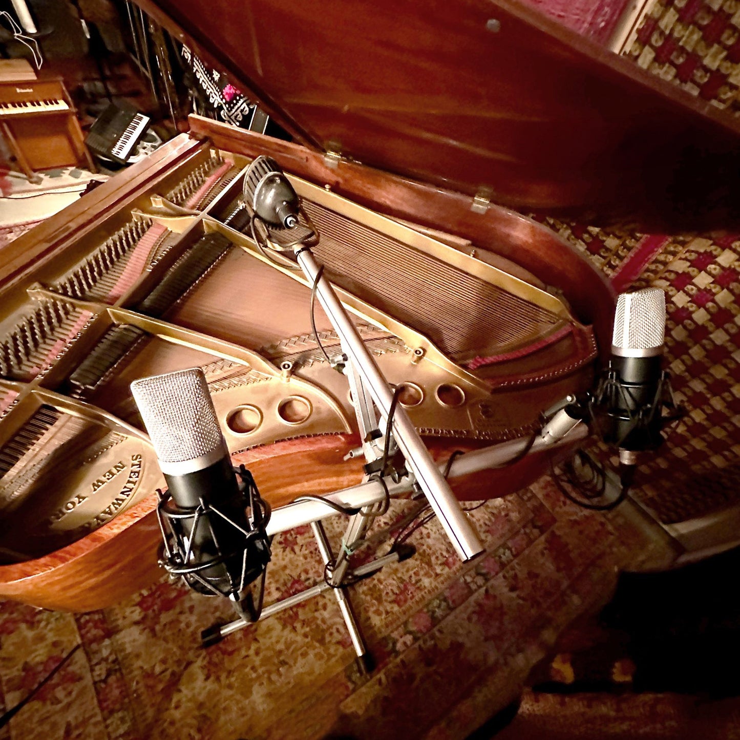 Base 4 Stands Stereo Attachment stereo miking a piano