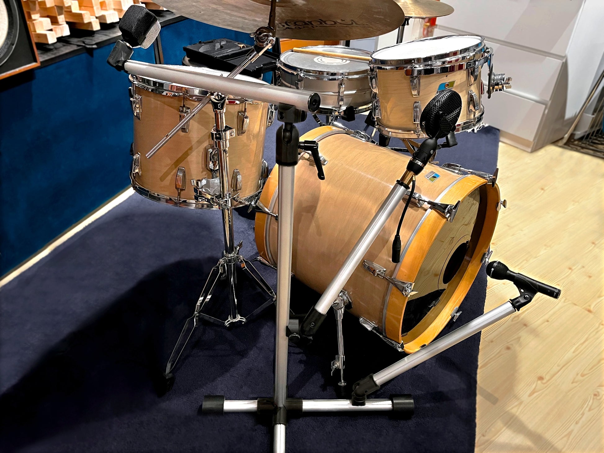 Base 4 Stands Sidekick Drum Kit around a snare